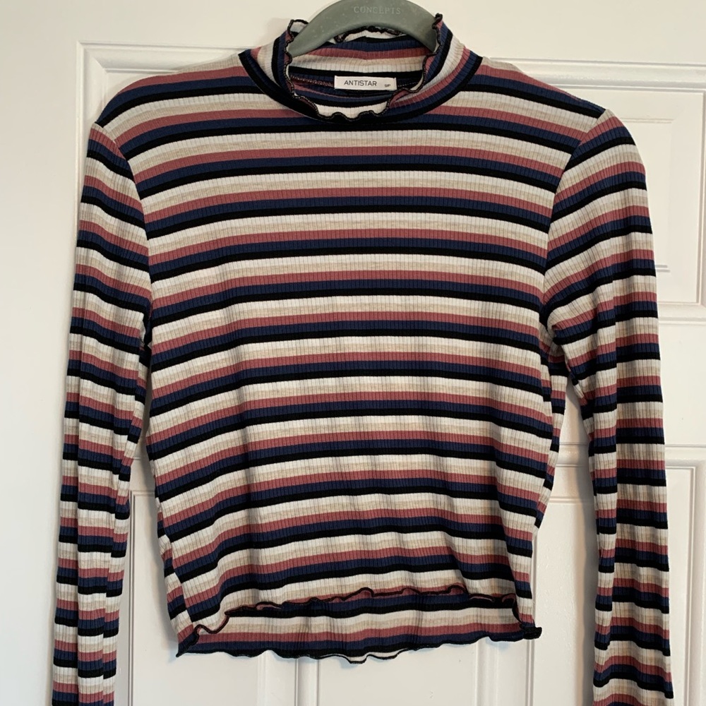 Cropped Long Sleeve Top